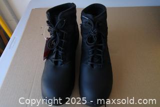 MaxSold Auction: Lehigh Safety Shoes {New} - Orlando (Florida, USA) SELLER MANAGED Downsizing Online Auction - Preserve Dr.