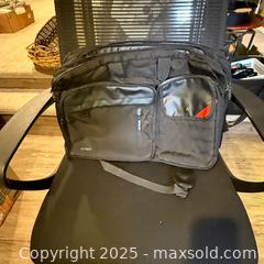 MaxSold Auction: Modern Mesh Ergonomic Office Chair and Messenger Bag - Delta (British Columbia, Canada) SELLER MANAGED Downsizing Online Auction -  Garrett Drive
