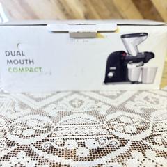 MaxSold Auction: Sifene Dual-Mouth Compact Slow Juicer – New in Box - Delta (British Columbia, Canada) SELLER MANAGED Downsizing Online Auction -  Garrett Drive