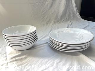 MaxSold Auction: Outdoor Dishware  - Toronto (Ontario, Canada) SELLER MANAGED Downsizing Online Auction - Bright Street