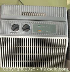 MaxSold Auction: Bionaire Humidifier, Model W-6S – Powers On (Untested with Water)  - Toronto (Ontario, Canada) SELLER MANAGED Moving Online Auction - 1/2  Wellesley Street East
