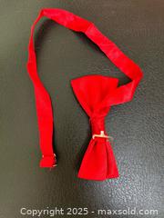 MaxSold Auction: Collection of Men’s Bow Ties & Ascots – Arrow, Bowties by Scotch, Royal Rust Resistant, Si - Toronto (Ontario, Canada) SELLER MANAGED Moving Online Auction - 1/2  Wellesley Street East