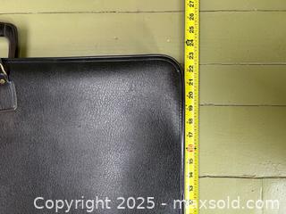 MaxSold Auction: Large Vintage Black Leather Portfolio / Artist Case – Zip Closure  - Toronto (Ontario, Canada) SELLER MANAGED Moving Online Auction - 1/2  Wellesley Street East