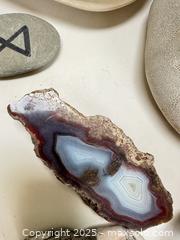 MaxSold Auction: Mixed Natural Specimens & Stone Objects – Agate Slices, Fossils & Carved Stone Pieces  - Toronto (Ontario, Canada) SELLER MANAGED Moving Online Auction - 1/2  Wellesley Street East