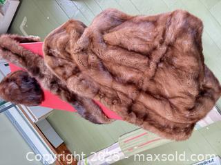 MaxSold Auction: Vintage Creeds Furs Genuine Fur Cape, Matching Stole & Hat Set  - Toronto (Ontario, Canada) SELLER MANAGED Moving Online Auction - 1/2  Wellesley Street East