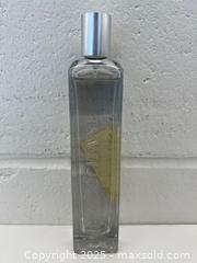 MaxSold Auction: L’Occitane 100ml Eau de Toilette with Lavender Essential Oil - Toronto (Ontario, Canada) PARTNER MANAGED Estate Sale Online Auction - Esander Drive (STORAGE)