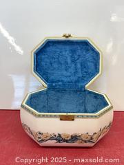 MaxSold Auction: Vintage Hard Shell Floral Hand Bag - Toronto (Ontario, Canada) PARTNER MANAGED Estate Sale Online Auction - Esander Drive (STORAGE)