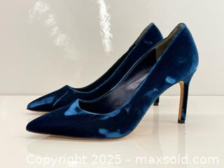 MaxSold Auction: Vintage Manolo Blahnik Blue Velvet Heels sz39 Shoes  - Toronto (Ontario, Canada) PARTNER MANAGED Estate Sale Online Auction - Esander Drive (STORAGE)