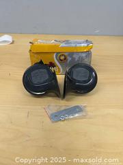 MaxSold Auction: Super loud train / boat horn black - Brampton (Ontario, Canada) PARTNER MANAGED Commercial Liquidation Online Auction - Rosedale Avenue West