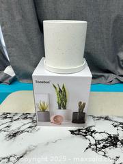 MaxSold Auction: Toosbuc planter holder pot new  - Brampton (Ontario, Canada) PARTNER MANAGED Commercial Liquidation Online Auction - Rosedale Avenue West