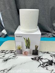 MaxSold Auction: Toosbuc planter holder pot new - Brampton (Ontario, Canada) PARTNER MANAGED Commercial Liquidation Online Auction - Rosedale Avenue West