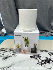 MaxSold Auction: Toosbuc planter holder pot new  - Brampton (Ontario, Canada) PARTNER MANAGED Commercial Liquidation Online Auction - Rosedale Avenue West