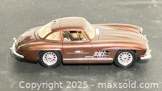 MaxSold Auction: 1954 Mercedes-Ben 300 SL Diecast Car  - Newmarket (Ontario, Canada) PARTNER MANAGED Reseller Online Auction - Walter Avenue