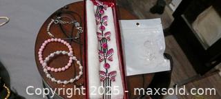 MaxSold Auction: Mixed women's jewelry lot: stretch bracelets,  hair comb, floral stud - Windsor (Ontario, Canada) SELLER MANAGED Moving Online Auction - Hickory Road