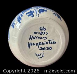 MaxSold Auction: Delfts Hand Painted Earthenware Vase from Holland  - Ottawa (Ontario, Canada) SELLER MANAGED Downsizing Online Auction - Sandy Forest Place