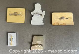 MaxSold Auction: Lot of 5 Vintage Russian Hockey Pins  - Ottawa (Ontario, Canada) SELLER MANAGED Downsizing Online Auction - Sandy Forest Place