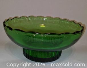 MaxSold Auction: Two Vintage Colored Glass Bowls. - Newport (Pennsylvania, USA) SELLER MANAGED Downsizing Online Auction - North 5th Street