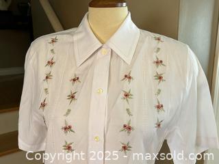MaxSold Auction: Fred David Embroidered Short Sleeve Button-Up Blouse – Women’s Size 6 - London (Ontario, Canada) PARTNER MANAGED Downsizing Online Auction - Trillium Cresent