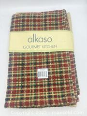 MaxSold Auction: 2 Sets Of 4 Pieces Alkaso Gourmet Kitchen Tea Towels - Norfolk (Ontario, Canada) SELLER MANAGED Commercial Liquidation Online Auction - Robinson Street