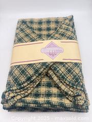 MaxSold Auction: 2 Sets Of 4 Pieces The Gourmet Shop Kitchen Towels & Cloths  - Norfolk (Ontario, Canada) SELLER MANAGED Commercial Liquidation Online Auction - Robinson Street