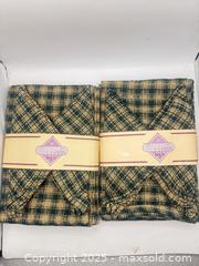 MaxSold Auction: 2 Sets Of 4 Pieces The Gourmet Shop Kitchen Towels & Cloths  - Norfolk (Ontario, Canada) SELLER MANAGED Commercial Liquidation Online Auction - Robinson Street