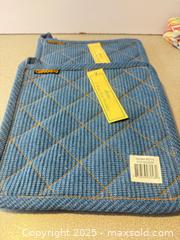 MaxSold Auction: 2 Sets Of Alkaso Pot Holders And Oven Mitts - Norfolk (Ontario, Canada) SELLER MANAGED Commercial Liquidation Online Auction - Robinson Street