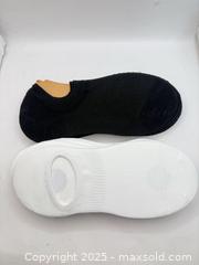 MaxSold Auction: 5 Pairs Of Women’s Non Slip No Show Socks Black & White  - Norfolk (Ontario, Canada) SELLER MANAGED Commercial Liquidation Online Auction - Robinson Street