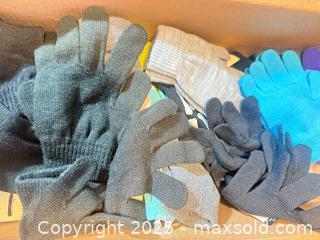 MaxSold Auction: Assorted Box Of Gloves 50 Pieces  - Norfolk (Ontario, Canada) SELLER MANAGED Commercial Liquidation Online Auction - Robinson Street