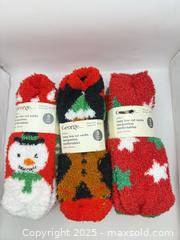 MaxSold Auction: George Ladies Cozy Low Cut Christmas Socks 3 Sets 15 Pieces  - Norfolk (Ontario, Canada) SELLER MANAGED Commercial Liquidation Online Auction - Robinson Street