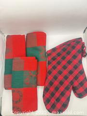 MaxSold Auction: Set of 3 Christmas Tea Towels And Plaid Oven Mitts 4 Pieces  - Norfolk (Ontario, Canada) SELLER MANAGED Commercial Liquidation Online Auction - Robinson Street
