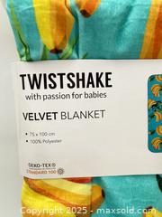 MaxSold Auction: TwistShake Velvet Blanket 75x100cm Banana  - Norfolk (Ontario, Canada) SELLER MANAGED Commercial Liquidation Online Auction - Robinson Street
