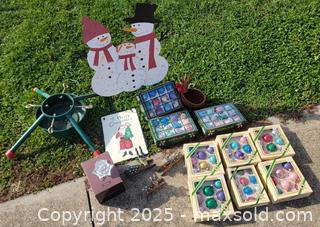 MaxSold Auction: Christmas Decor Lot  - East Cocalico Township (Pennsylvania, USA) SELLER MANAGED Downsizing Online Auction - Stevens Road