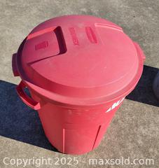 MaxSold Auction: Rubbermaid 33 Gallon Lidded Trashcan &#38; Metal Trashcan  - East Cocalico Township (Pennsylvania, USA) SELLER MANAGED Downsizing Online Auction - Stevens Road
