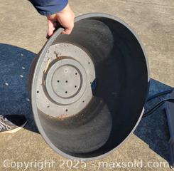 MaxSold Auction: Suncast 165ft Hideaway Hose Reel &#38; Large Plastic Planter - East Cocalico Township (Pennsylvania, USA) SELLER MANAGED Downsizing Online Auction - Stevens Road