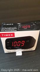 MaxSold Auction: Digital alarm clock with battery backup by Timex - Oakville (Ontario, Canada) SELLER MANAGED Charity/Fundraising Online Auction - Wakehurst Crescent