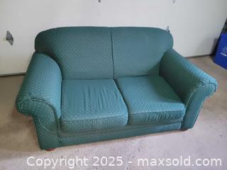 MaxSold Auction: Green & Spotted Love Seat - Oakville (Ontario, Canada) SELLER MANAGED Charity/Fundraising Online Auction - Wakehurst Crescent