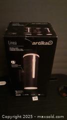 MaxSold Auction: Linea LED Wall Light - Oakville (Ontario, Canada) SELLER MANAGED Charity/Fundraising Online Auction - Wakehurst Crescent