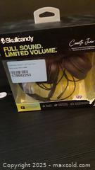 MaxSold Auction: Skullcandy Full Sound Limited Volume Wired Headphones - Oakville (Ontario, Canada) SELLER MANAGED Charity/Fundraising Online Auction - Wakehurst Crescent