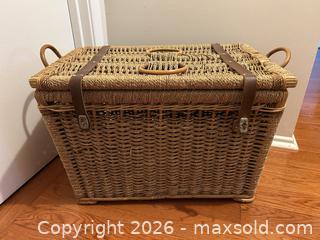 MaxSold Auction: Vintage Basket  - Kingston (Ontario, Canada) SELLER MANAGED Downsizing Online Auction - York Street