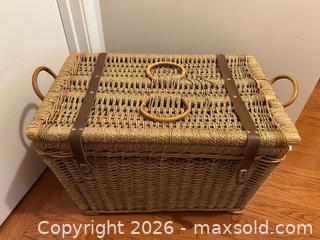 MaxSold Auction: Vintage Basket  - Kingston (Ontario, Canada) SELLER MANAGED Downsizing Online Auction - York Street
