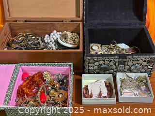 MaxSold Auction: Vintage Estate Jewelry Boxes - Hamilton (Ontario, Canada) SELLER MANAGED Estate Sale Online Auction - Gertrude Street