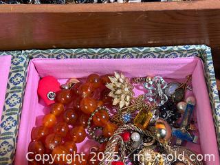 MaxSold Auction: Vintage Estate Jewelry Boxes - Hamilton (Ontario, Canada) SELLER MANAGED Estate Sale Online Auction - Gertrude Street