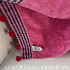 MaxSold Auction: Goldstar Home Hamman Collection XL towel - Toronto (Ontario, Canada) SELLER MANAGED Reseller Online Auction - Greengrove Crescent