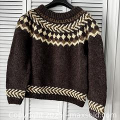MaxSold Auction: Hand knit Icelandic sweater - Toronto (Ontario, Canada) SELLER MANAGED Reseller Online Auction - Greengrove Crescent