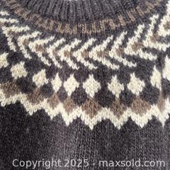 MaxSold Auction: Hand knit Icelandic sweater - Toronto (Ontario, Canada) SELLER MANAGED Reseller Online Auction - Greengrove Crescent