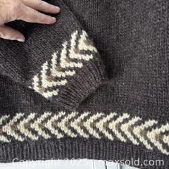 MaxSold Auction: Hand knit Icelandic sweater - Toronto (Ontario, Canada) SELLER MANAGED Reseller Online Auction - Greengrove Crescent