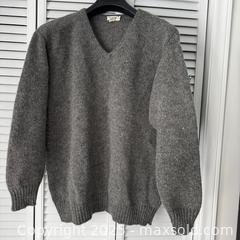 MaxSold Auction: J. Crew XL V-neck sweater - Toronto (Ontario, Canada) SELLER MANAGED Reseller Online Auction - Greengrove Crescent