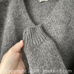 MaxSold Auction: J. Crew XL V-neck sweater - Toronto (Ontario, Canada) SELLER MANAGED Reseller Online Auction - Greengrove Crescent