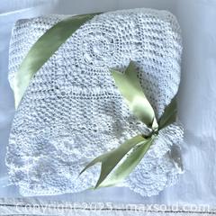 MaxSold Auction: Vintage 100% cotton 'lace' bedspread - Toronto (Ontario, Canada) SELLER MANAGED Reseller Online Auction - Greengrove Crescent