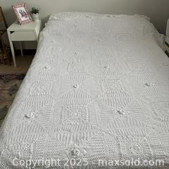 MaxSold Auction: Vintage 100% cotton 'lace' bedspread - Toronto (Ontario, Canada) SELLER MANAGED Reseller Online Auction - Greengrove Crescent